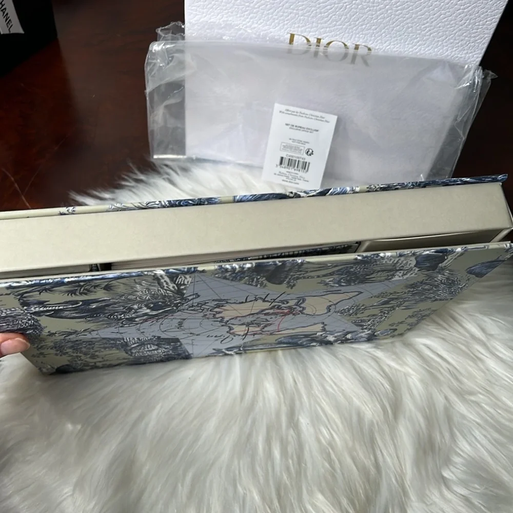 Dior Gift Set Notebook & Pencils Limited Edition Around The World Stationary Set - Picture 12 of 17